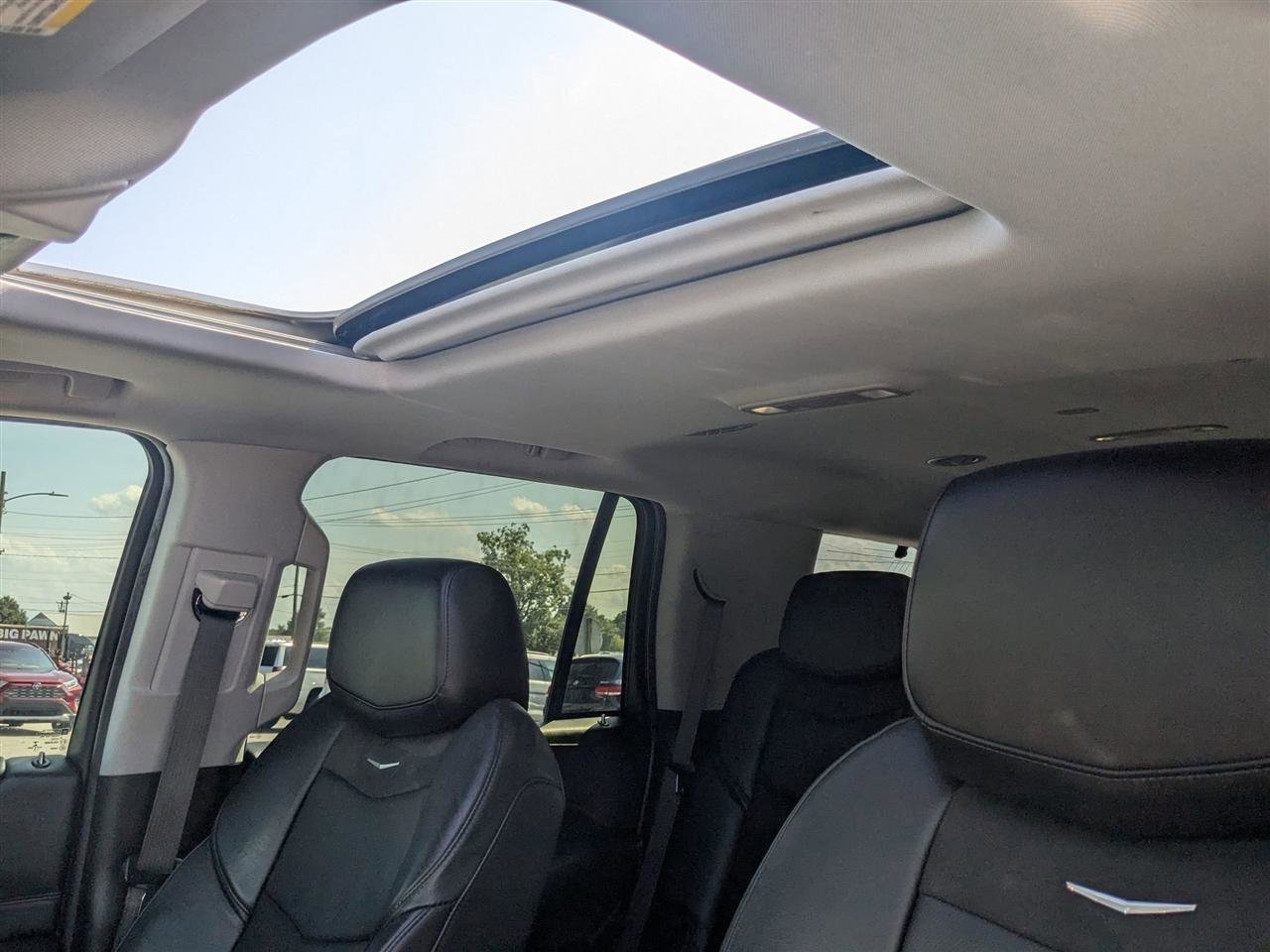 Used 2017 Cadillac Escalade Luxury AWD/4WD image 28