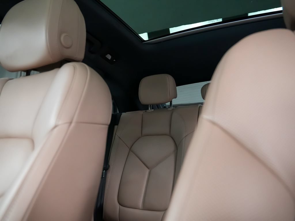 Certified 2023 Porsche Macan AWD/4WD image 35