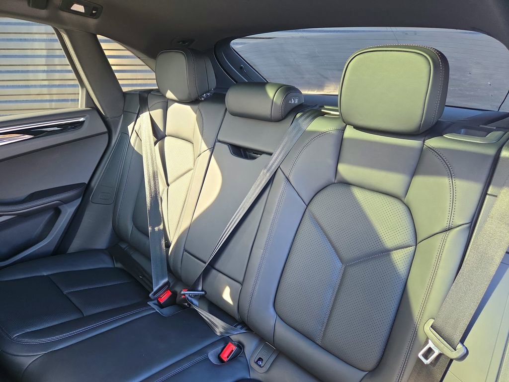 Certified 2025 Porsche Macan image 16