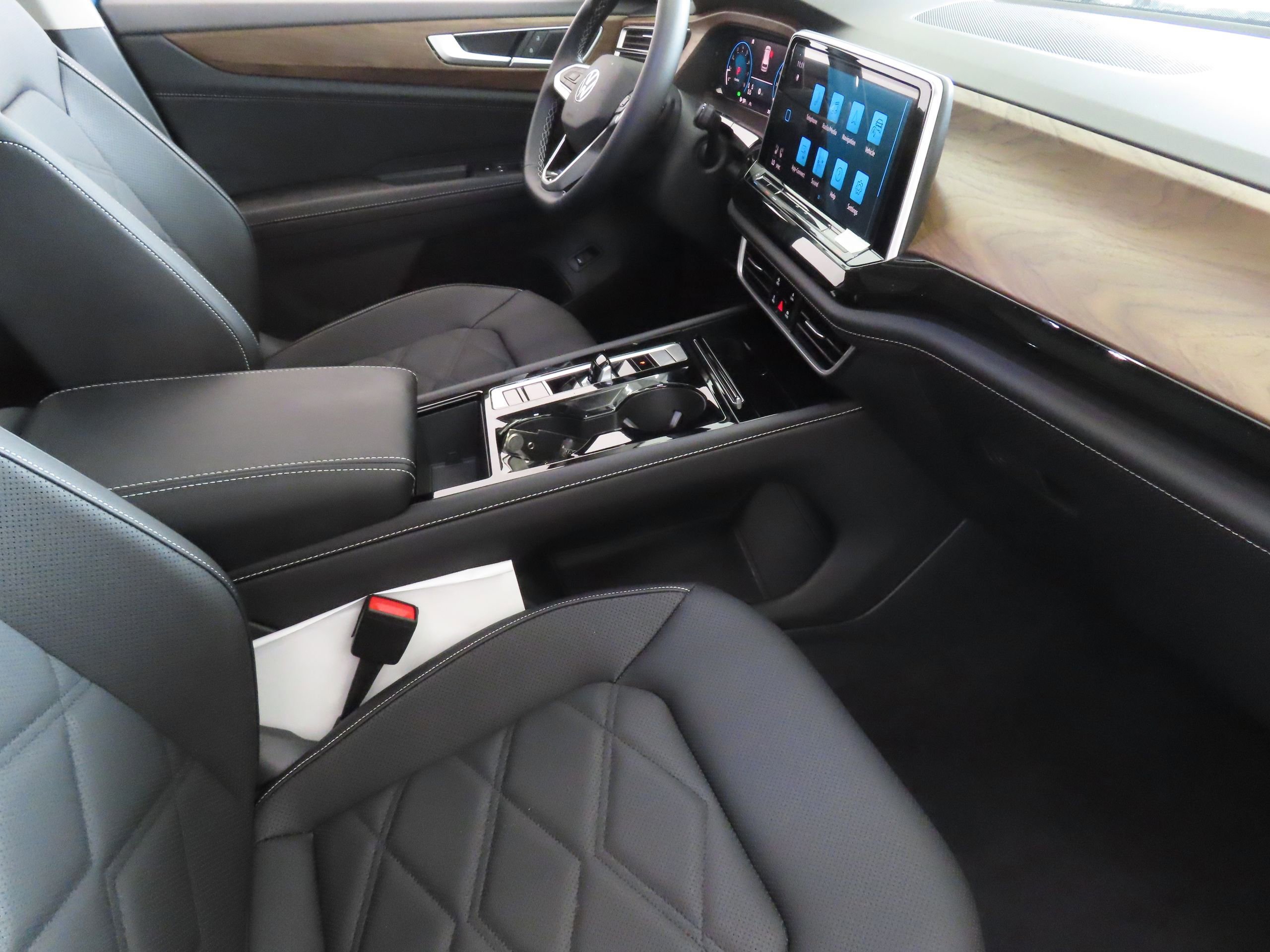 New 2025 Volkswagen Atlas SE FWD image 26