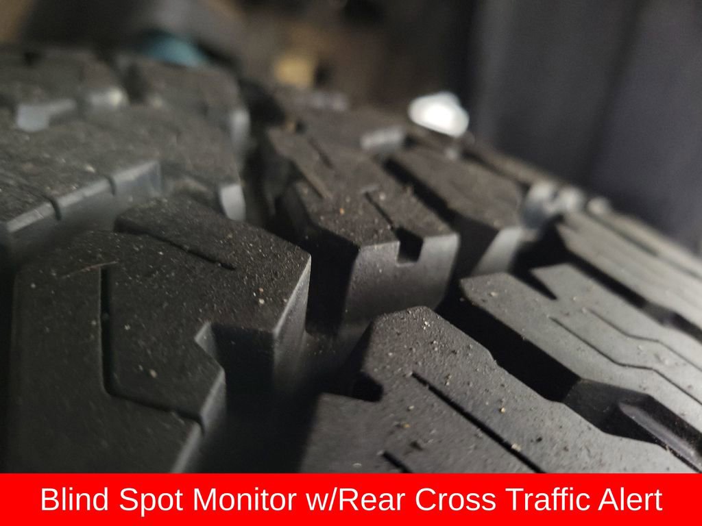 Used 2016 Toyota Tacoma TRD Off-Road w/ Premium & Technology Package image 12