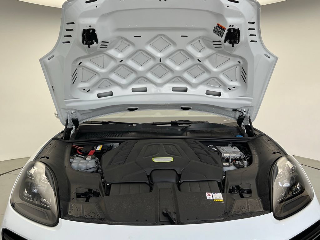 Certified 2023 Porsche Cayenne Turbo S AWD/4WD image 26