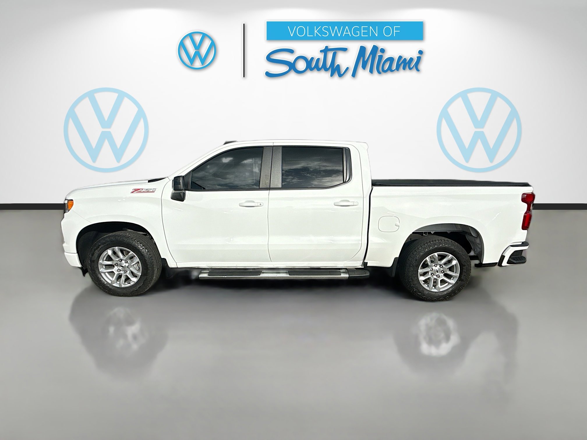 Used 2023 Chevrolet Silverado 1500 RST w/ Z71 Off-Road Package image 4