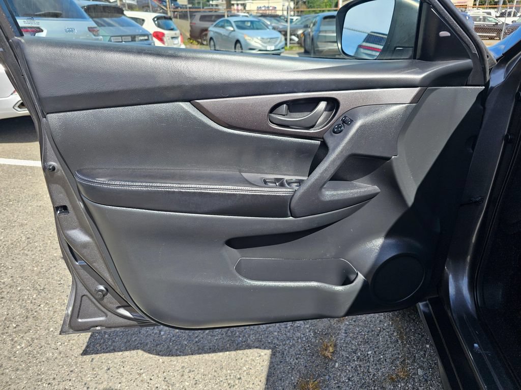 Used 2019 Nissan Rogue S FWD image 22