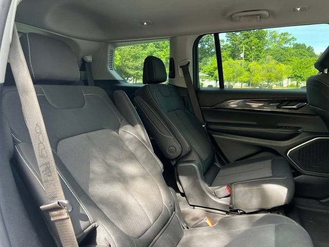 Used 2021 Jeep Grand Cherokee L Laredo w/ Luxury Tech Group I AWD/4WD image 20