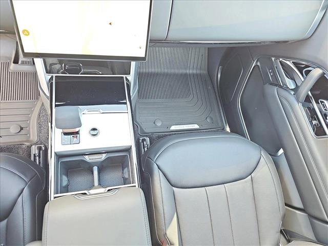 New 2025 Land Rover Range Rover SE image 27