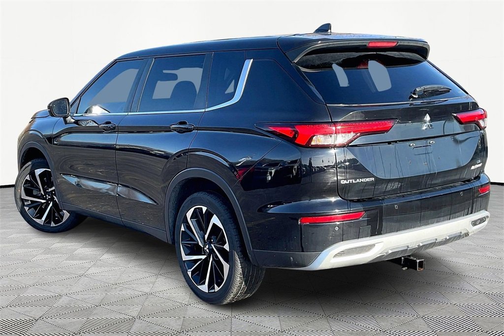 Used 2022 Mitsubishi Outlander SE image 4