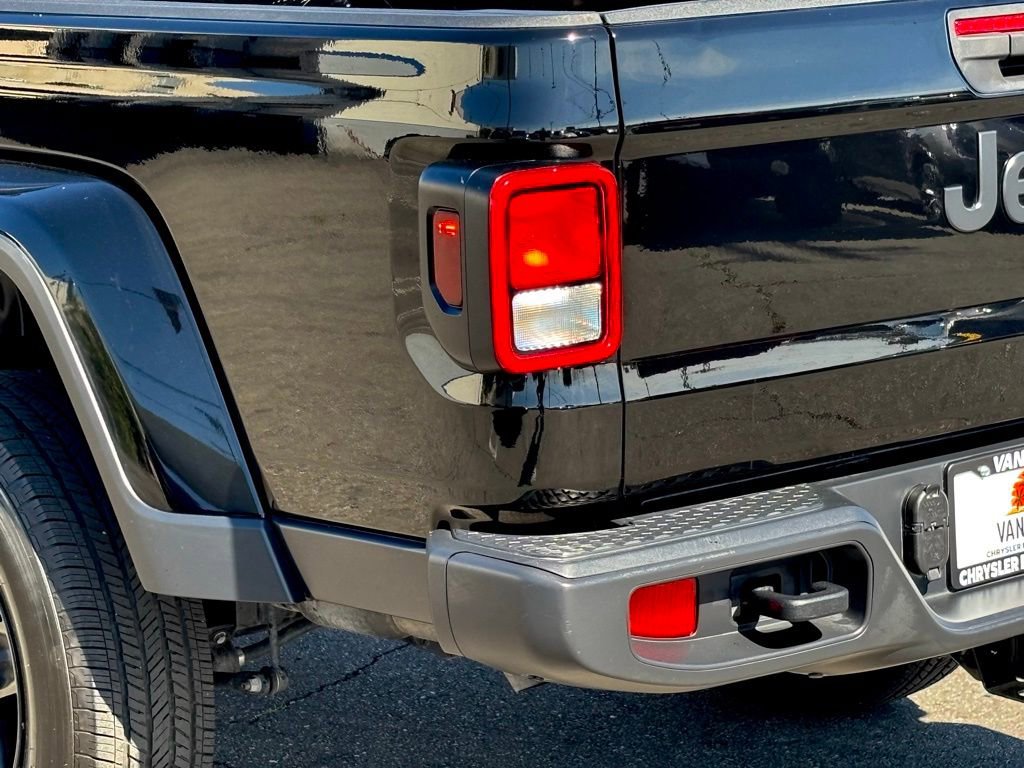 Used 2022 Jeep Gladiator Sport image 5