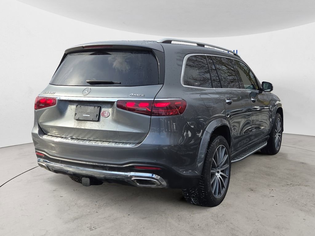 Used 2025 Mercedes-Benz GLS 580 4MATIC image 5