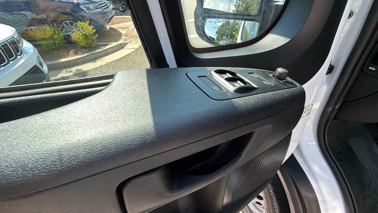 Used 2025 RAM ProMaster 2500 w/ Safety Group FWD image 16