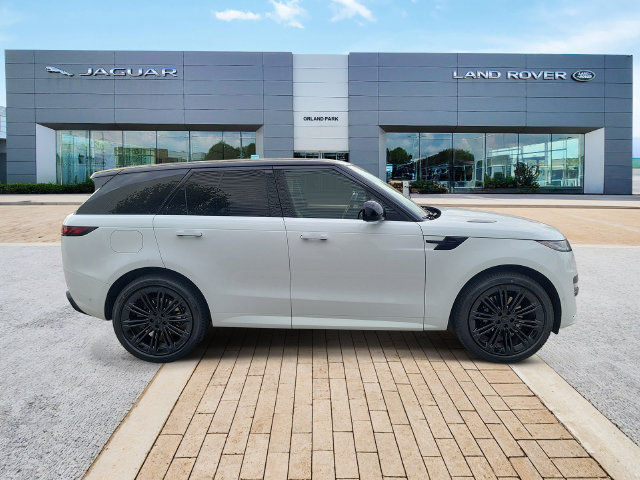 New 2027 Land Rover Range Rover Sport Dynamic SE AWD/4WD image 4