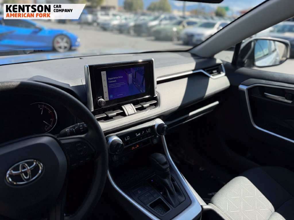 Used 2025 Toyota RAV4 XLE AWD/4WD image 21