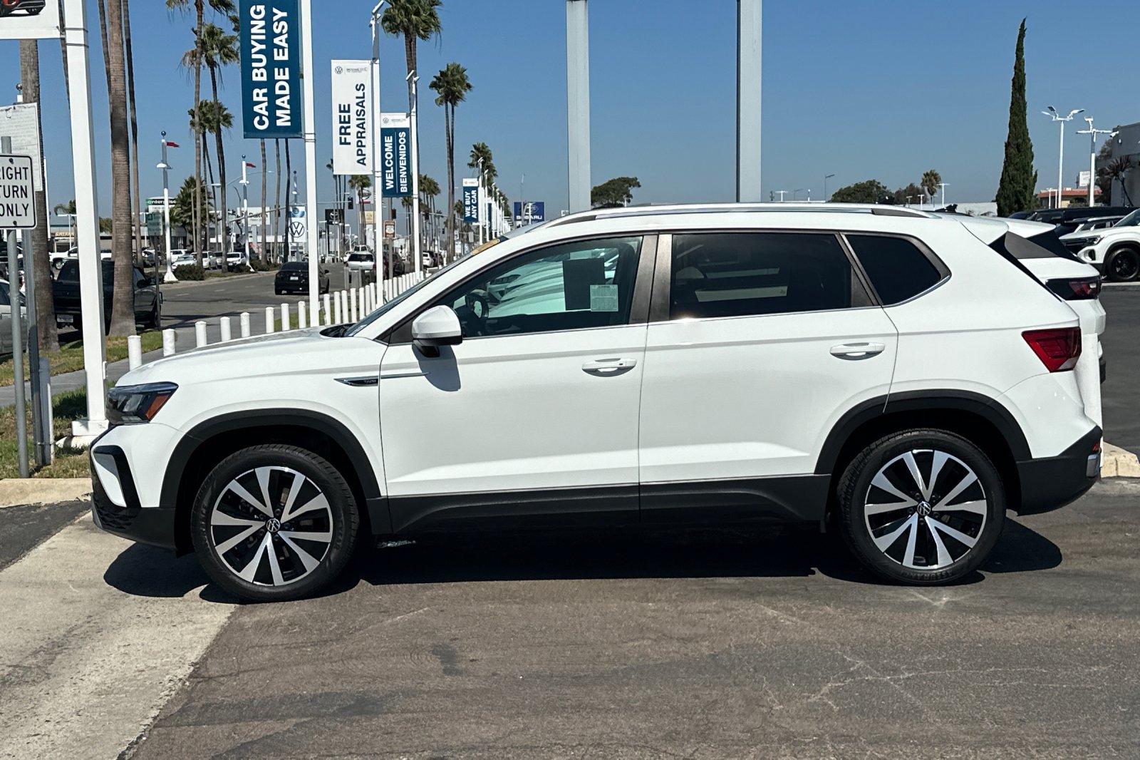 Used 2023 Volkswagen Taos SE FWD image 7