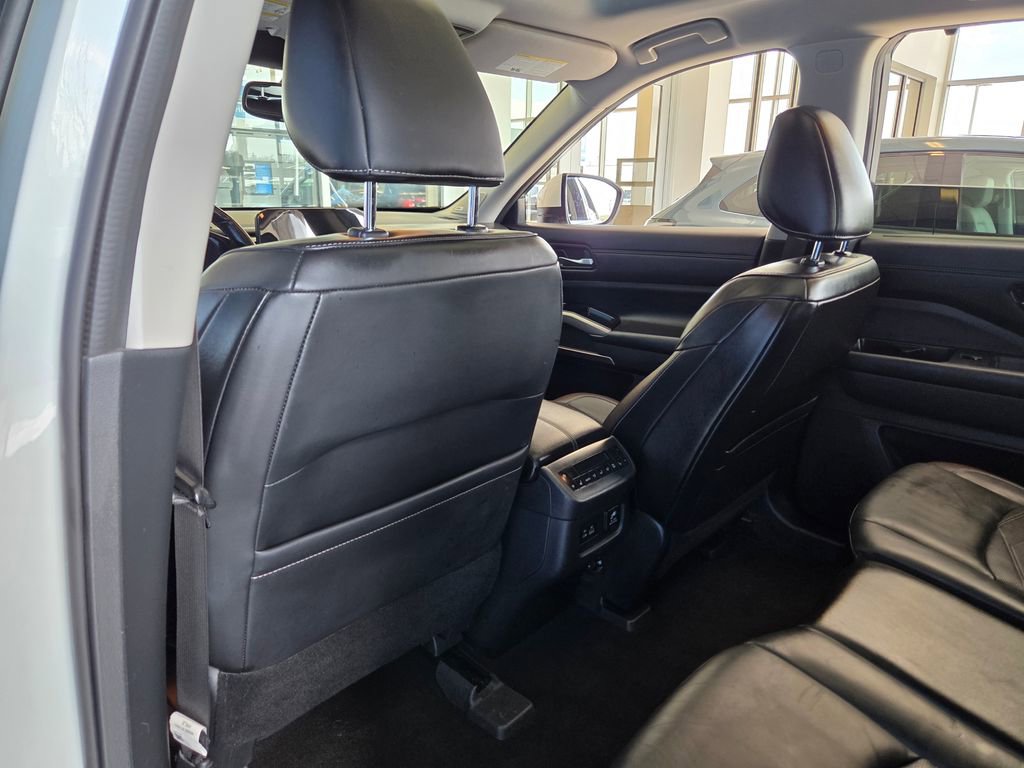 Used 2022 Nissan Pathfinder Platinum w/ Cargo Package image 20