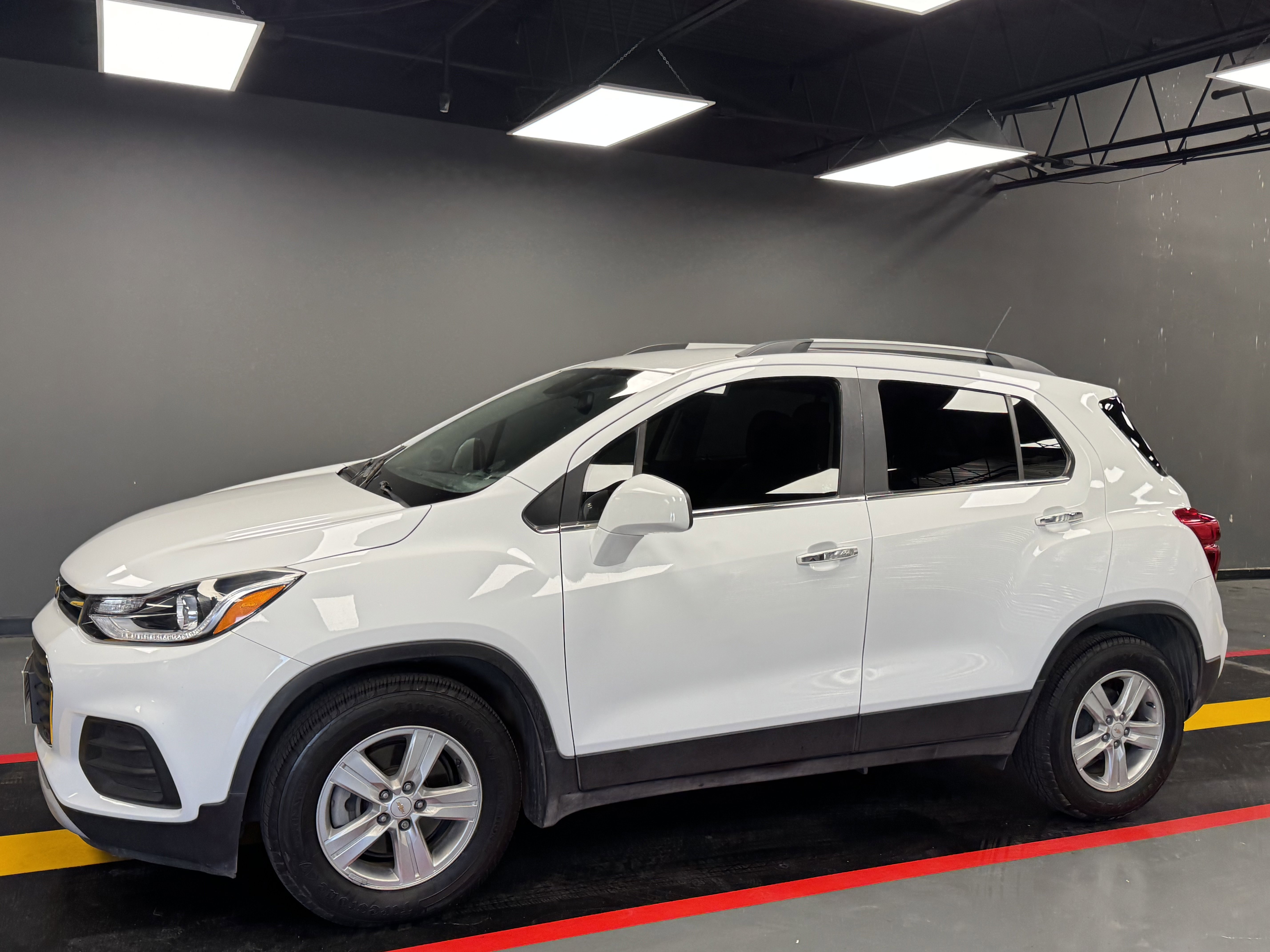 Used 2020 Chevrolet Trax LT w/ Driver Confidence Package FWD image 2