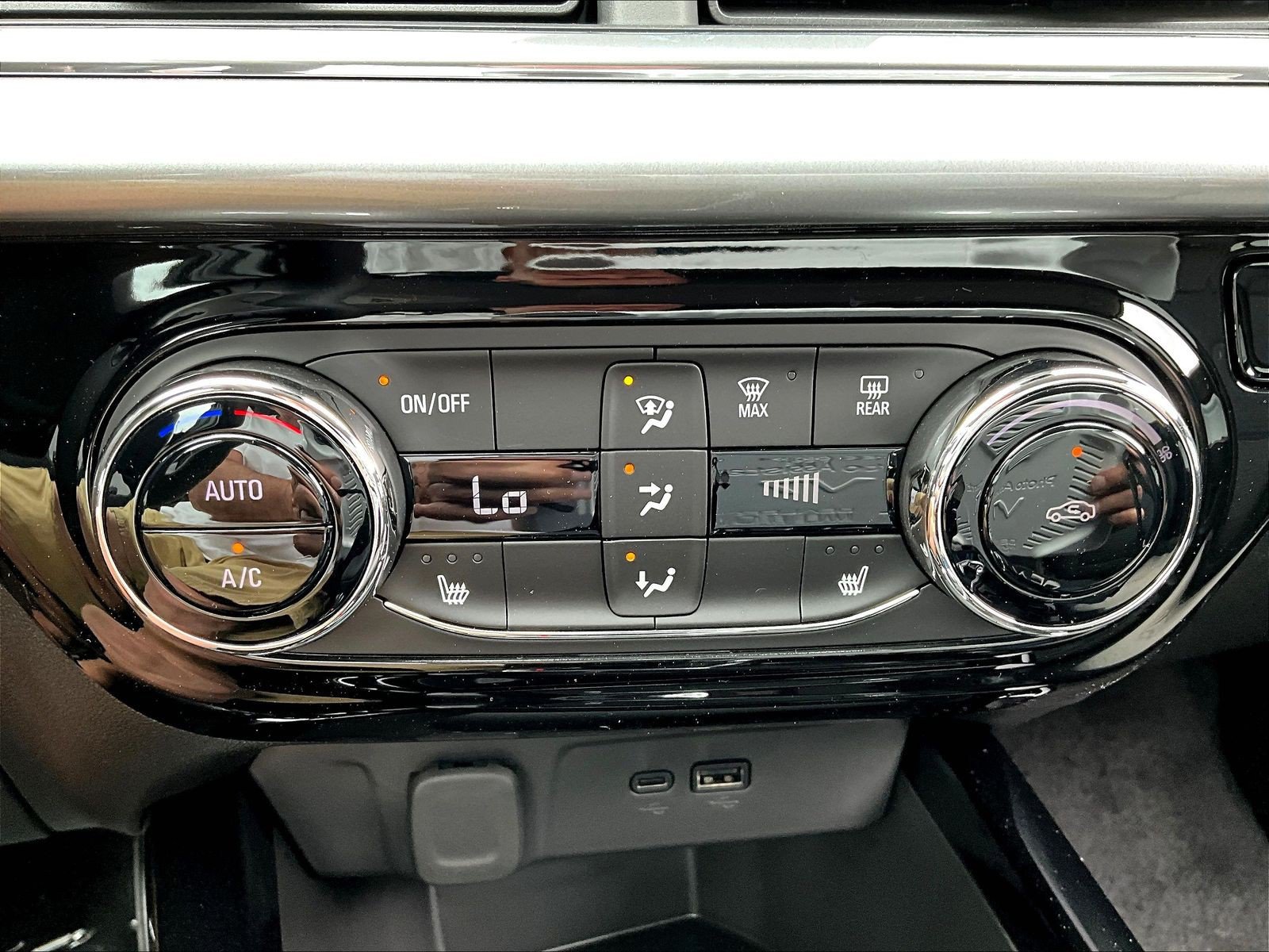 New 2026 Chevrolet Trax LT w/ LT Convenience Package FWD image 25