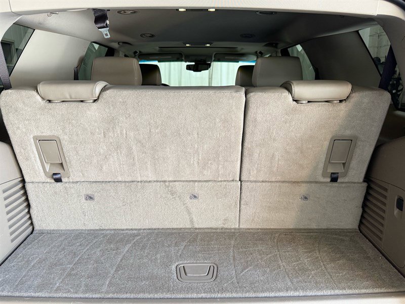 Used 2018 Chevrolet Tahoe LT w/ RST Edition AWD/4WD image 27