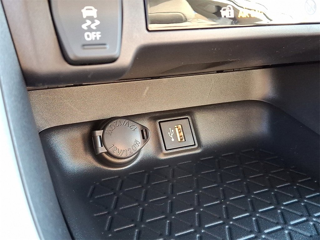 New 2025 Toyota RAV4 XLE image 15