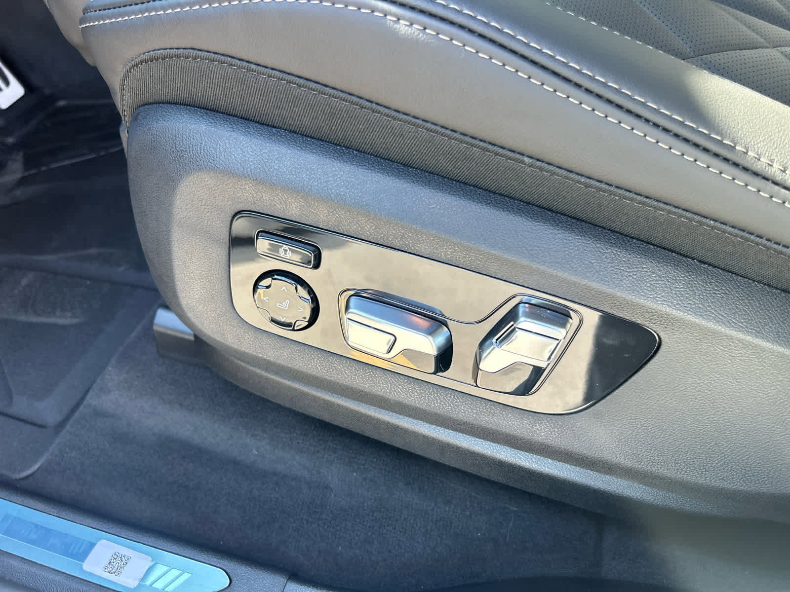 Used 2026 BMW X5 xDrive50e w/ M Sport Package image 26