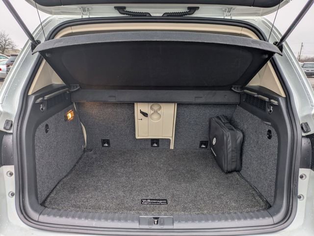 Used 2017 Volkswagen Tiguan S image 16