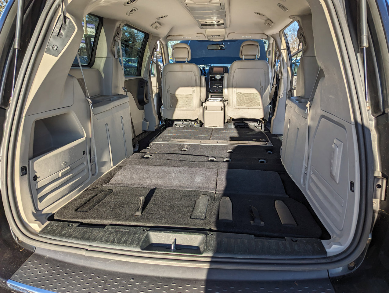 Used 2013 Chrysler Town & Country Touring image 24