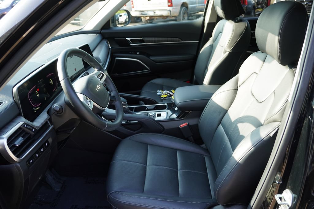 Certified 2024 Kia Telluride EX w/ EX Captain's Chair Package AWD/4WD image 15
