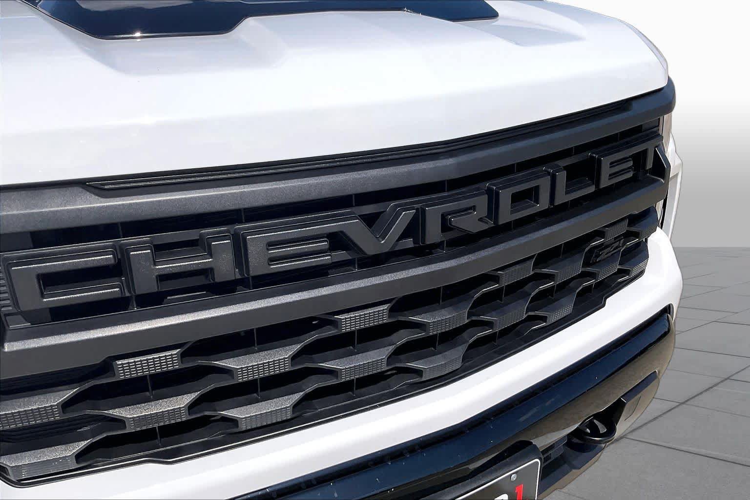 Used 2024 Chevrolet Silverado 1500 Custom Trail Boss w/ Turbomax Blackout Package AWD/4WD image 29