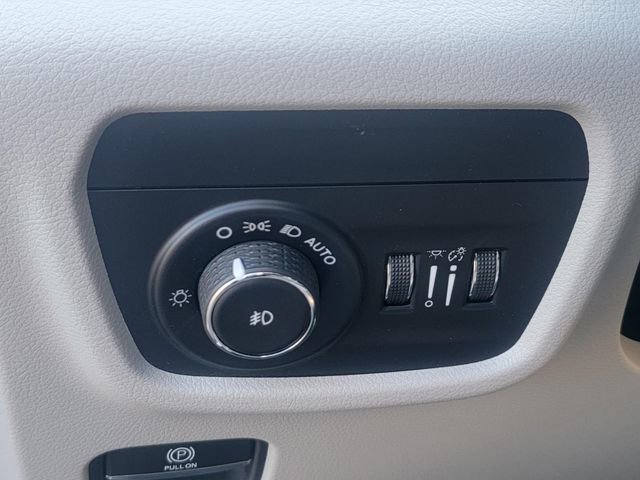 Used 2021 Jeep Grand Cherokee L Overland w/ Luxury Tech Group IV image 31