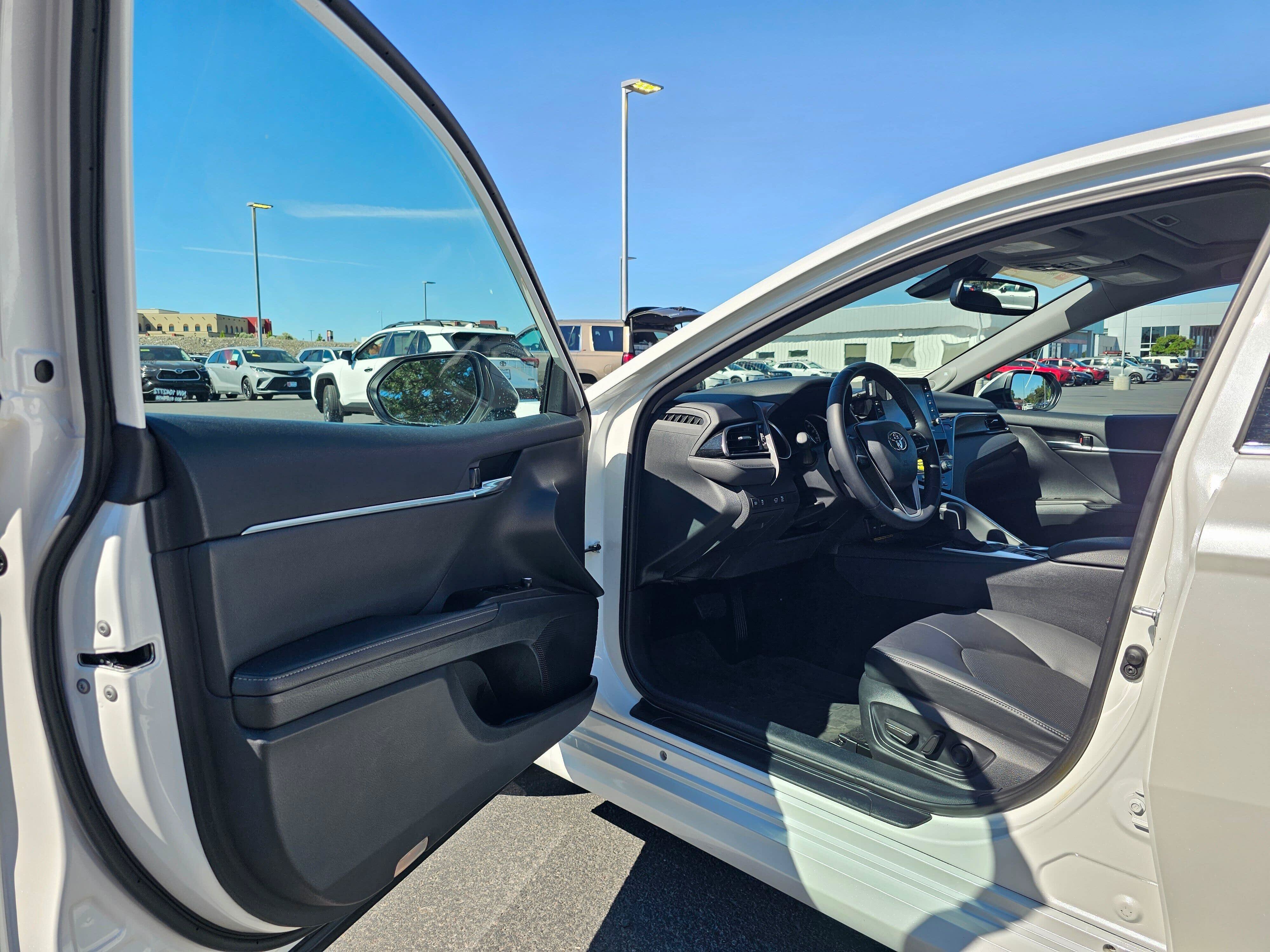 Used 2021 Toyota Camry XLE w/ Navigation Upgrade Package FWD image 18