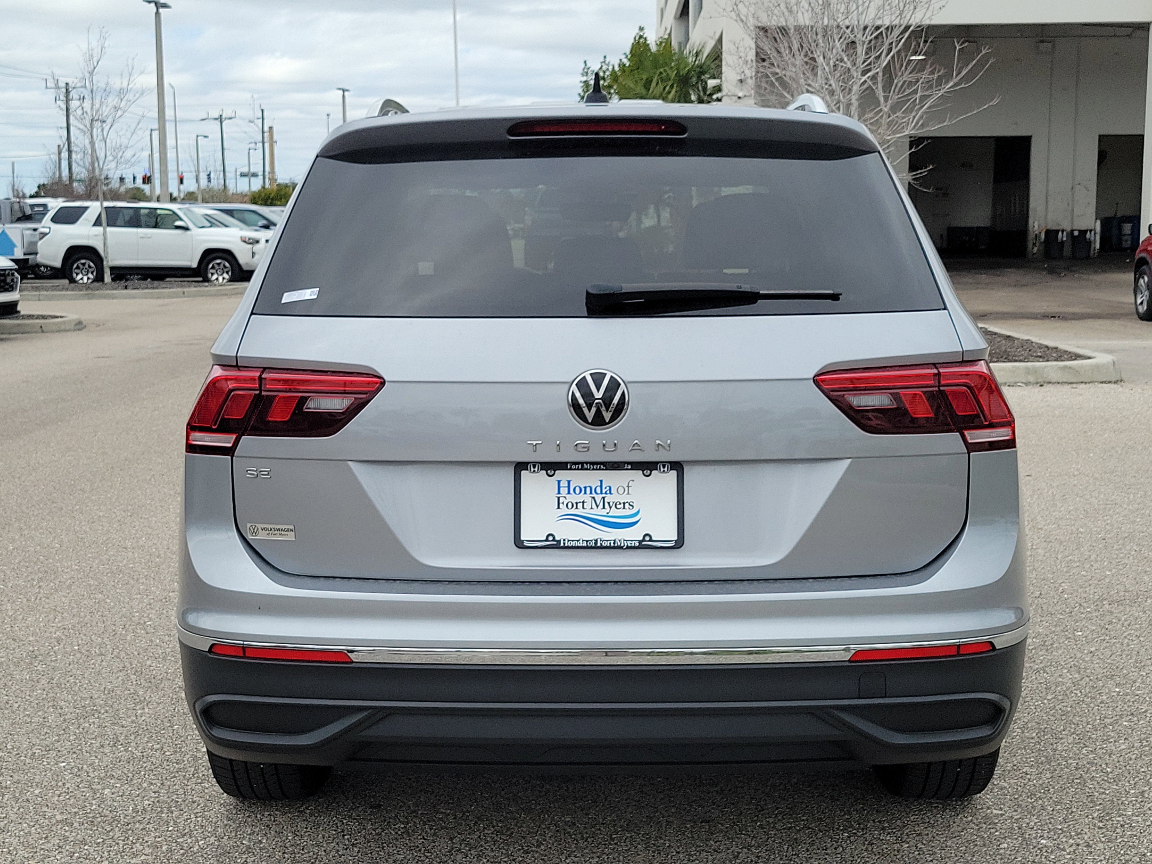 Used 2024 Volkswagen Tiguan SE image 5