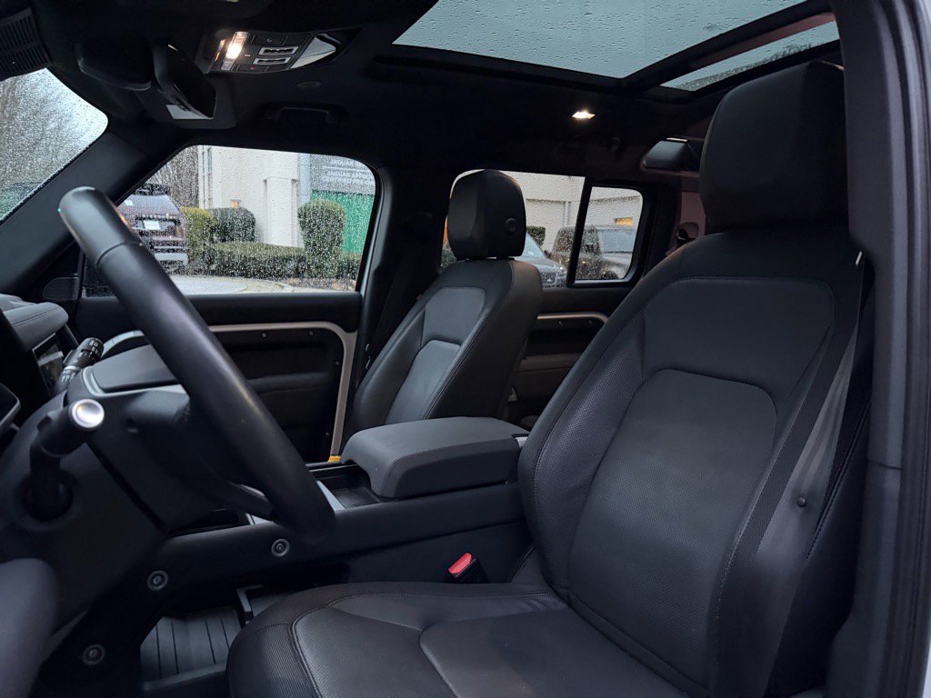 Used 2023 Land Rover Defender 110 X-Dynamic SE image 12