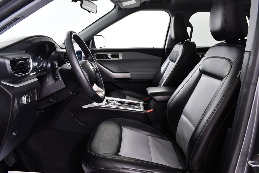 Used 2022 Ford Explorer XLT w/ Equipment Group 202A image 6