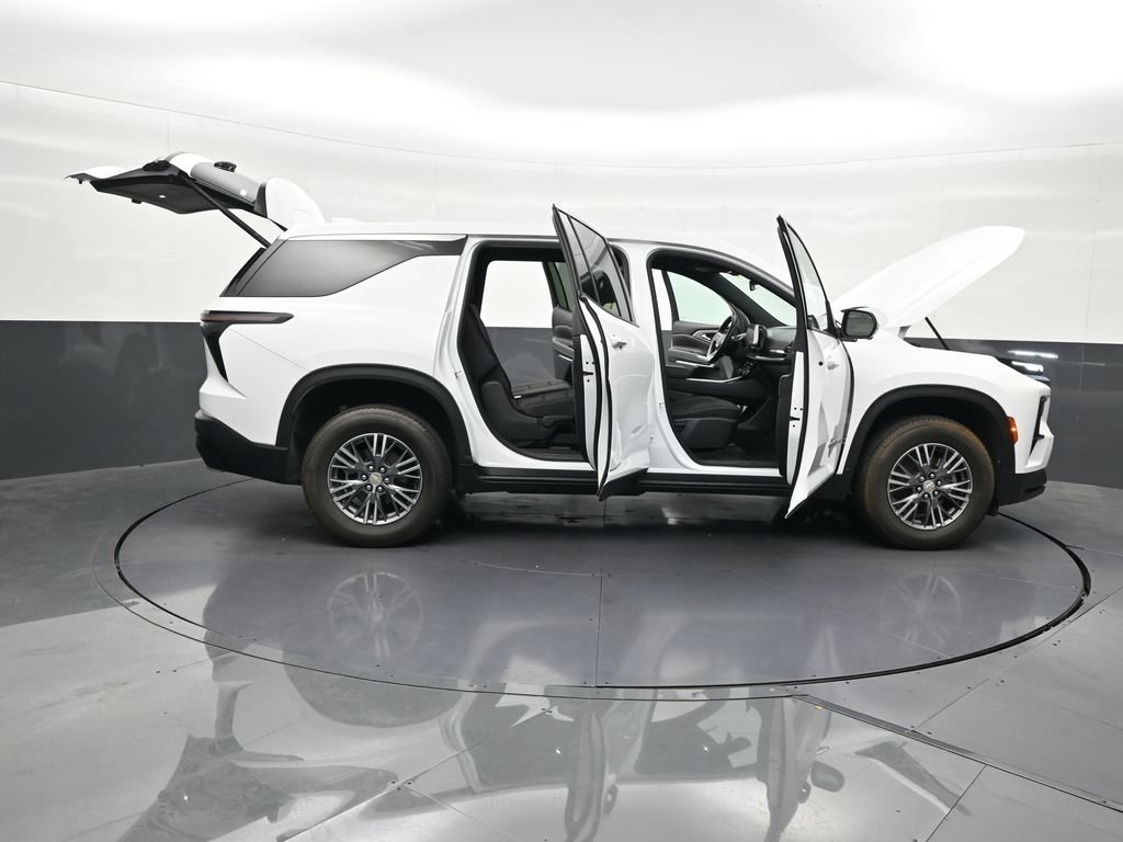 Used 2024 Chevrolet Traverse LS FWD image 32