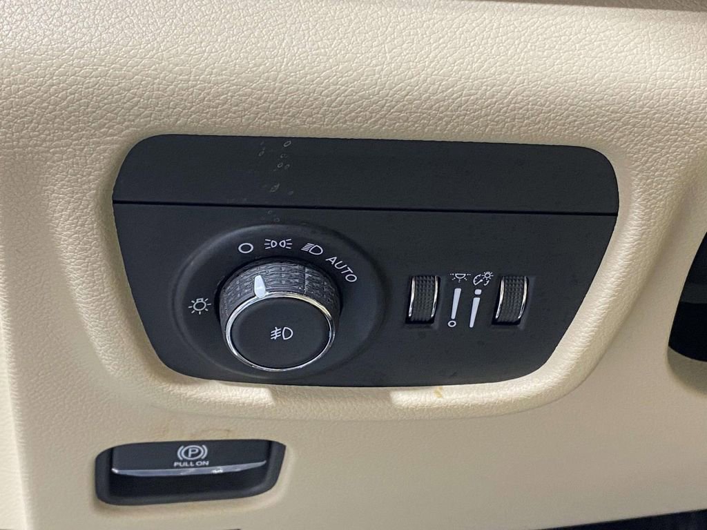 Used 2023 Jeep Grand Cherokee Limited image 20