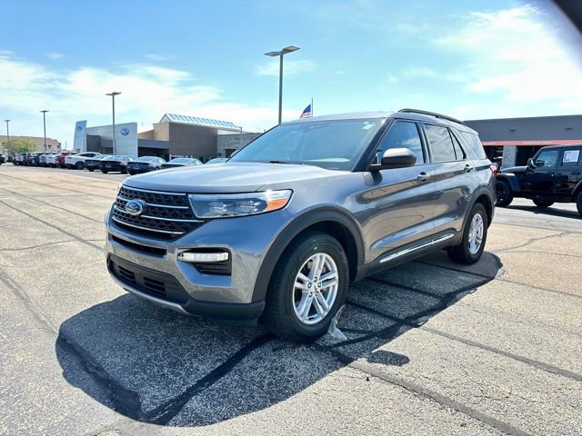 Used 2023 Ford Explorer XLT w/ Equipment Group 202A image 3