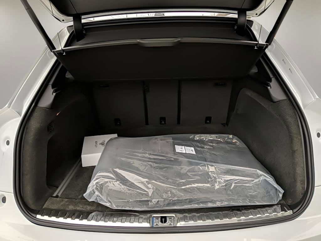 Used 2023 Bentley Bentayga Extended Wheelbase image 37