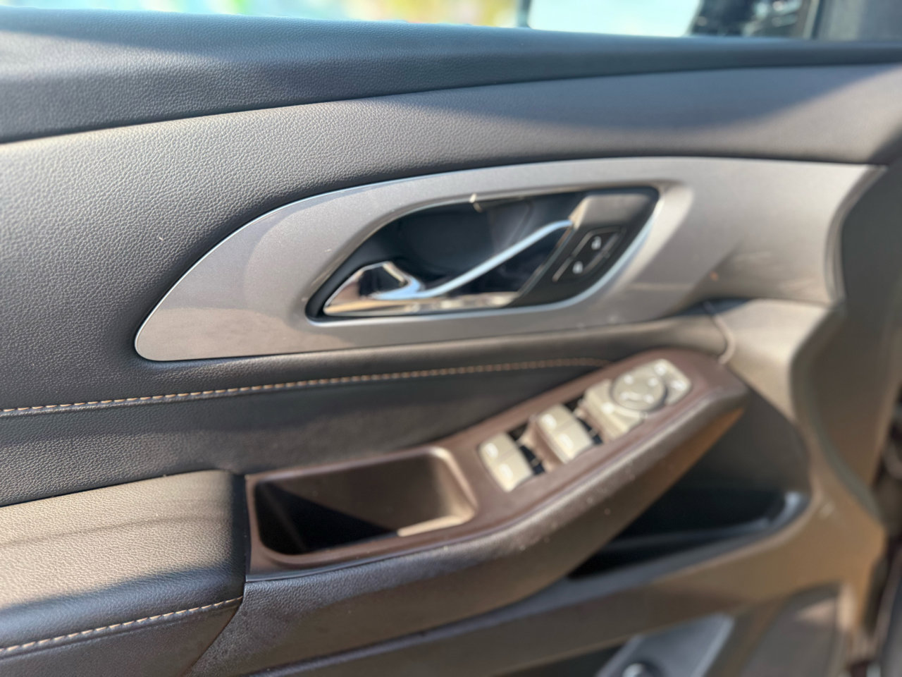 Used 2020 Chevrolet Traverse LT image 19