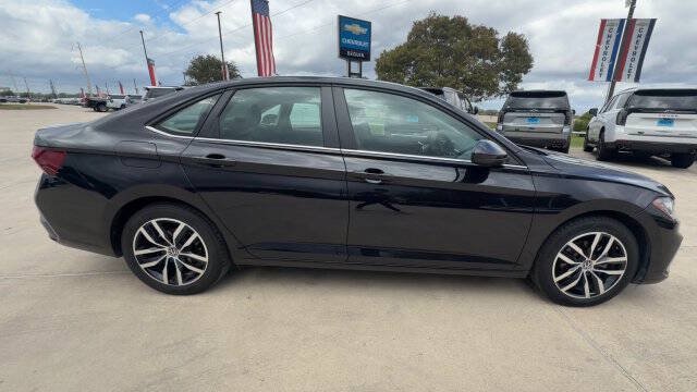 Used 2025 Volkswagen Jetta SE FWD image 9