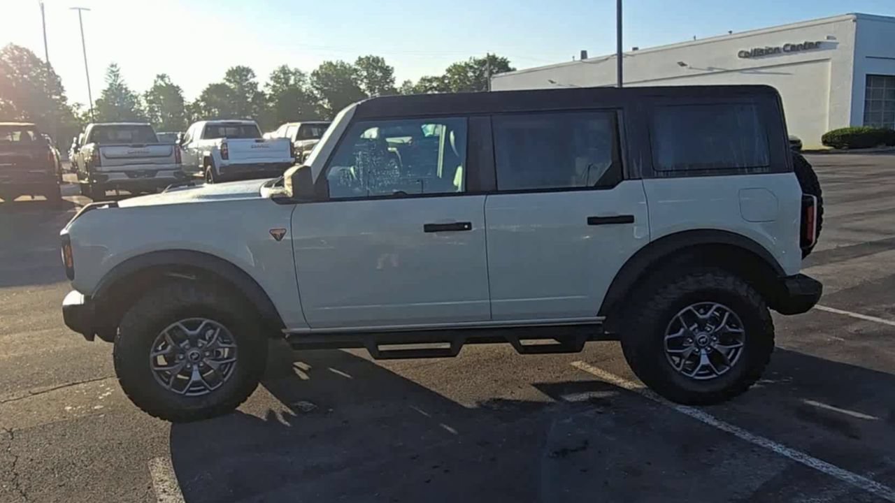 Used 2025 Ford Bronco Badlands AWD/4WD image 8