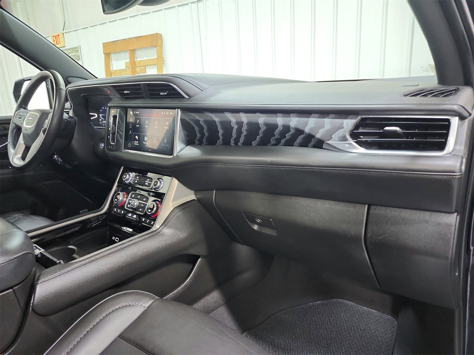Used 2023 GMC Yukon Denali image 43