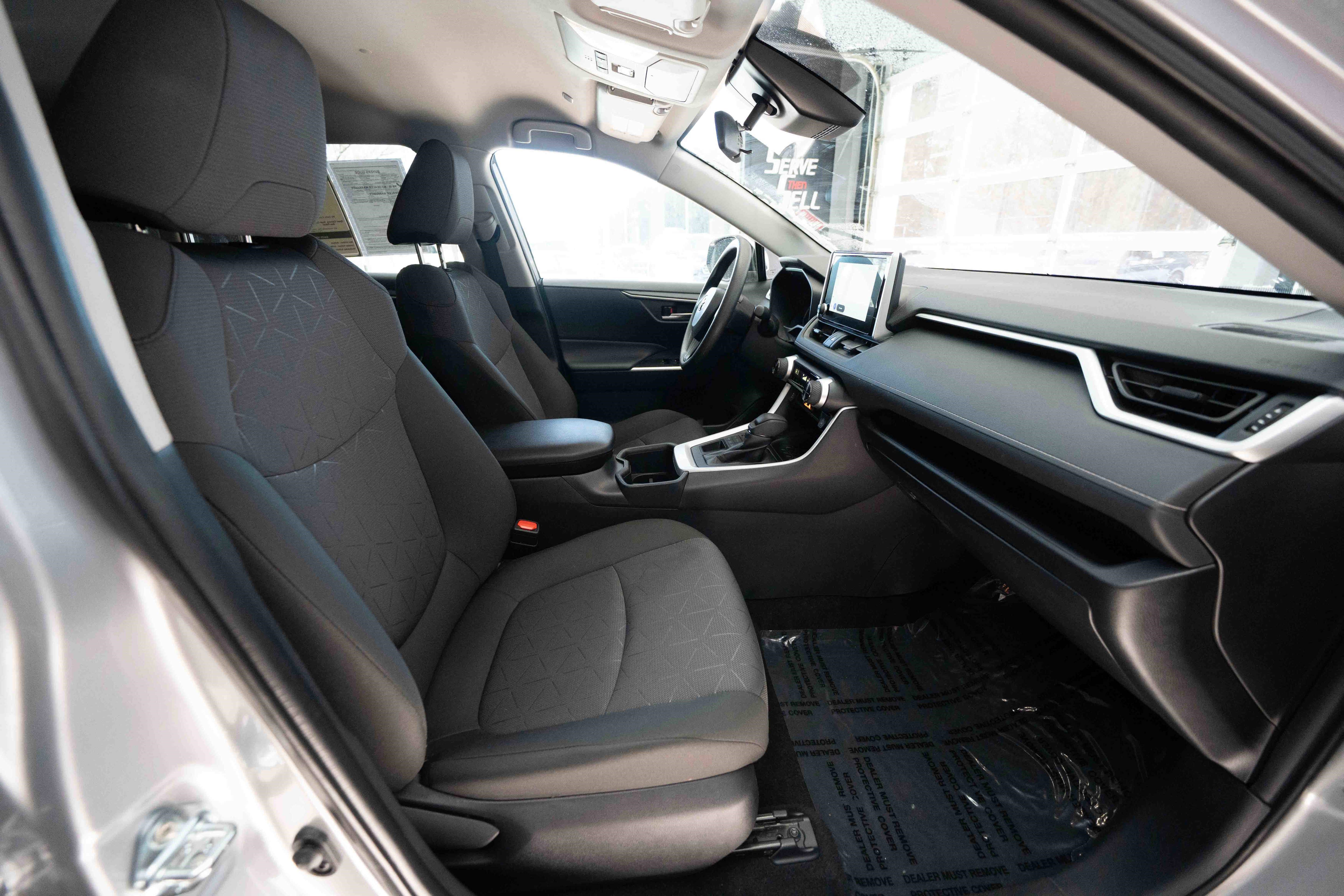 Used 2025 Toyota RAV4 XLE image 27