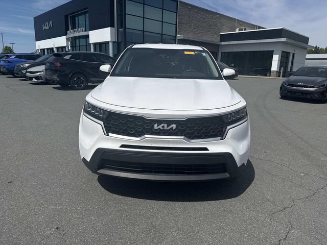 Used 2023 Kia Sorento LX image 2