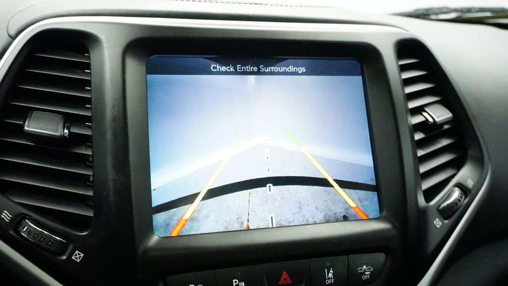 Used 2016 Jeep Cherokee Overland w/ Technology Group image 32