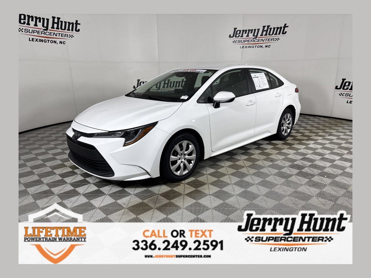 Used 2025 Toyota Corolla LE FWD image 1