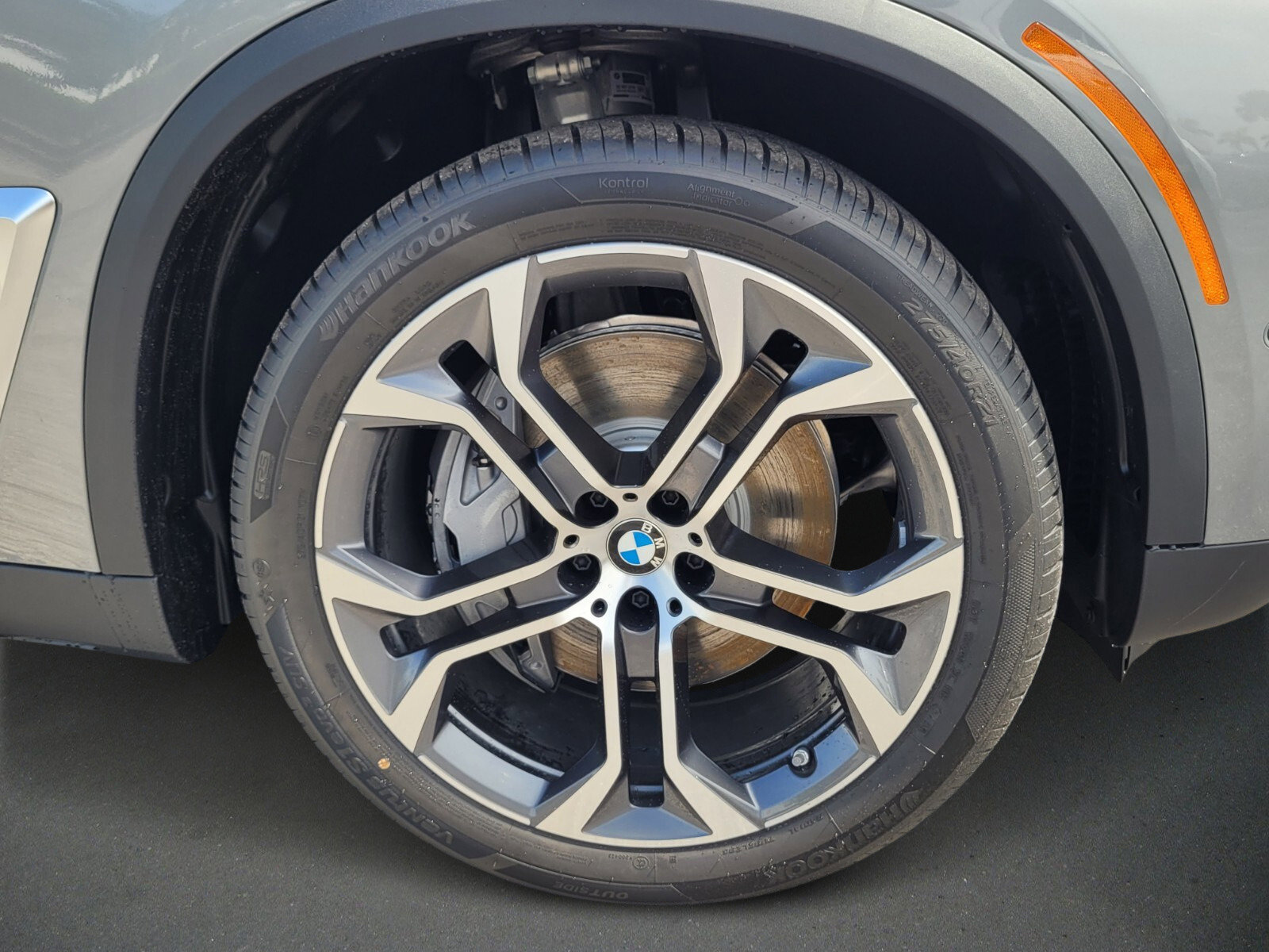 Used 2026 BMW X5 xDrive50e image 9