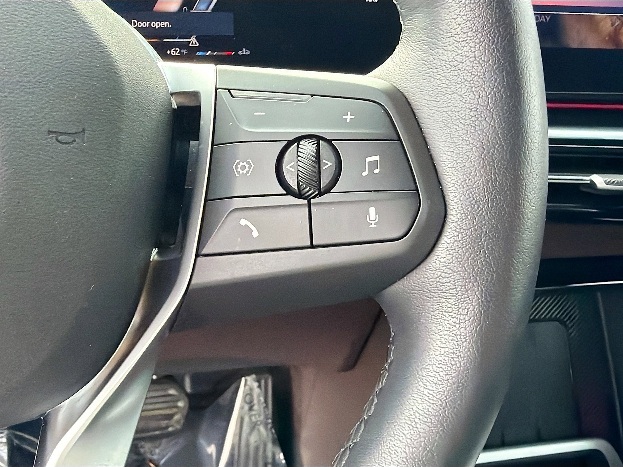 Used 2025 BMW X1 xDrive28i w/ Technology Package image 38