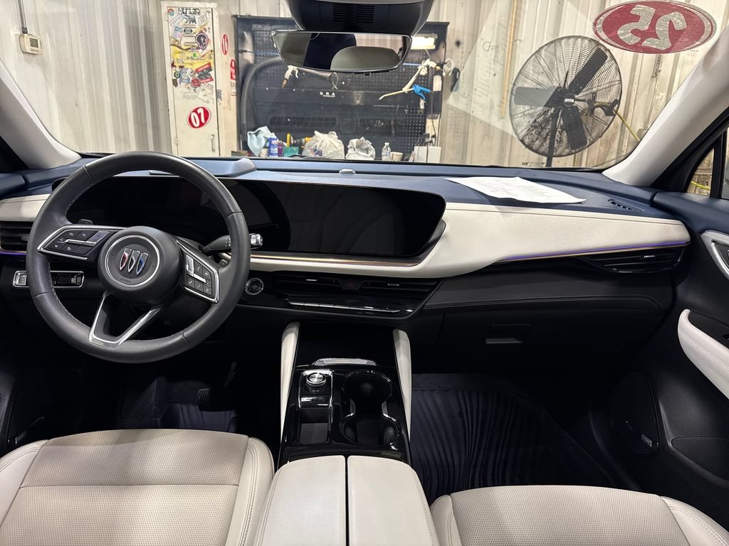 Used 2025 Buick Envision Avenir AWD/4WD image 18