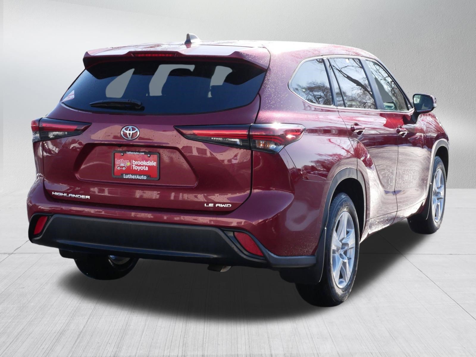 Certified 2024 Toyota Highlander LE AWD/4WD image 6