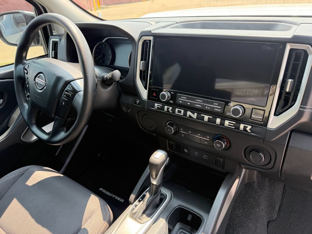 Used 2025 Nissan Frontier SV RWD image 16