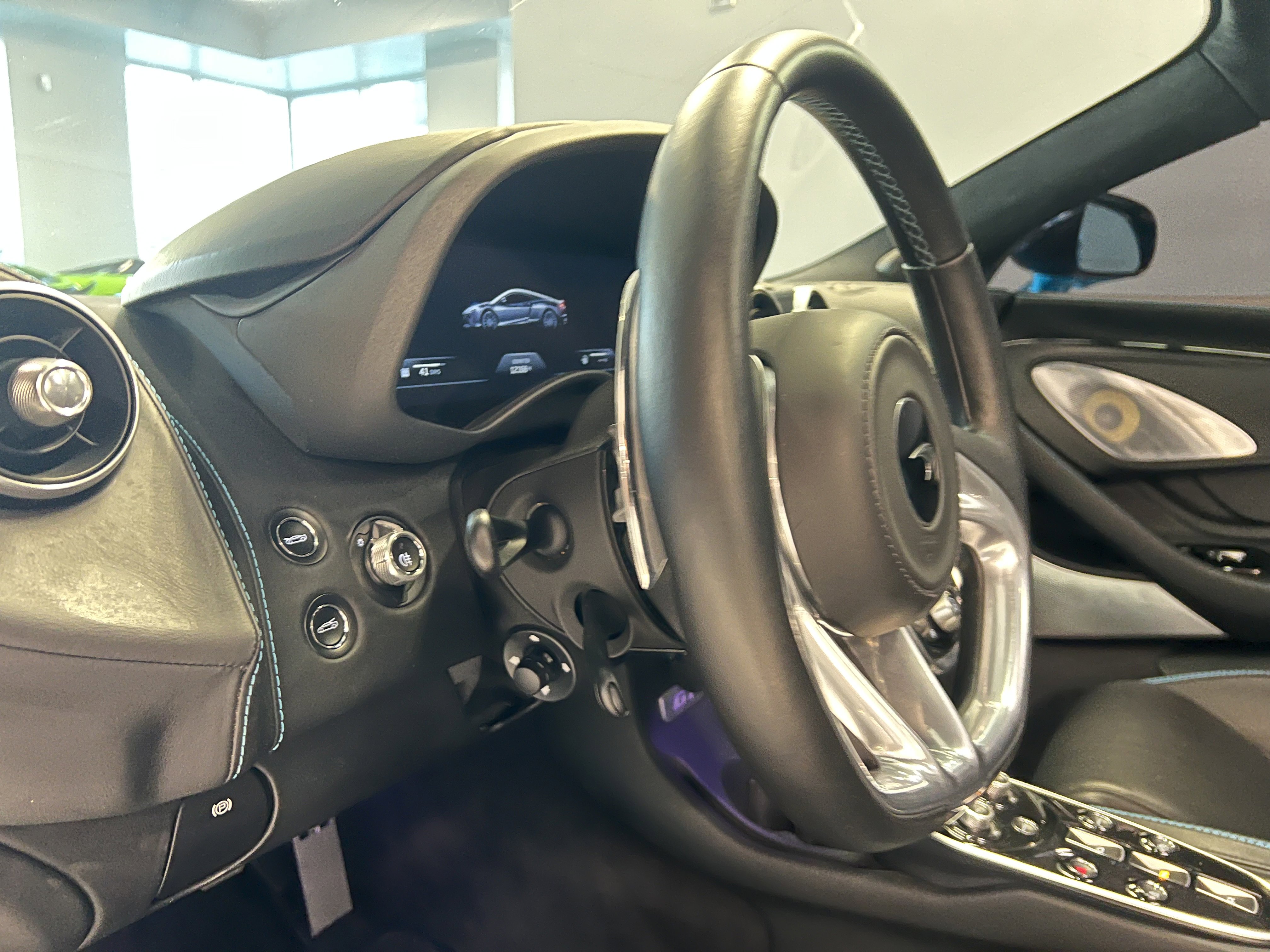 Used 2022 McLaren GT image 22